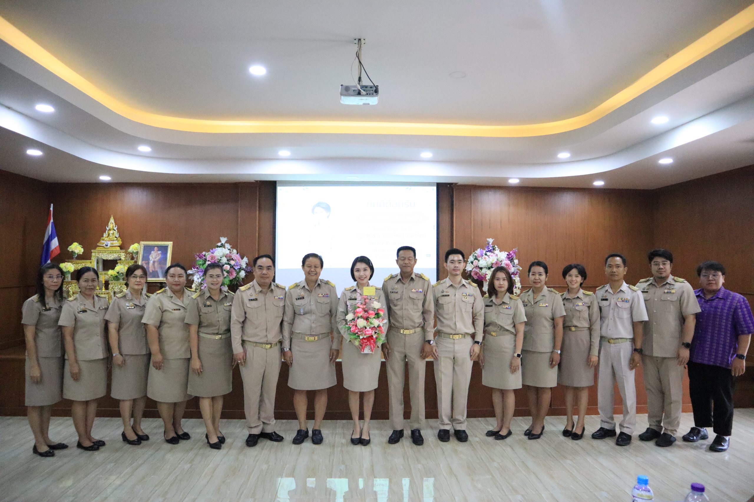 โรงเรียนสรรพวิทยาคม ต้อนรับและแสดงความยินดีกับ นางสาวจิตตระการ ยะสุกิม ในโอกาสย้ายมาปฏิบัติหน้าที่ตำแหน่งครู กลุ่มสาระการเรียนรู้ภาษาไทย