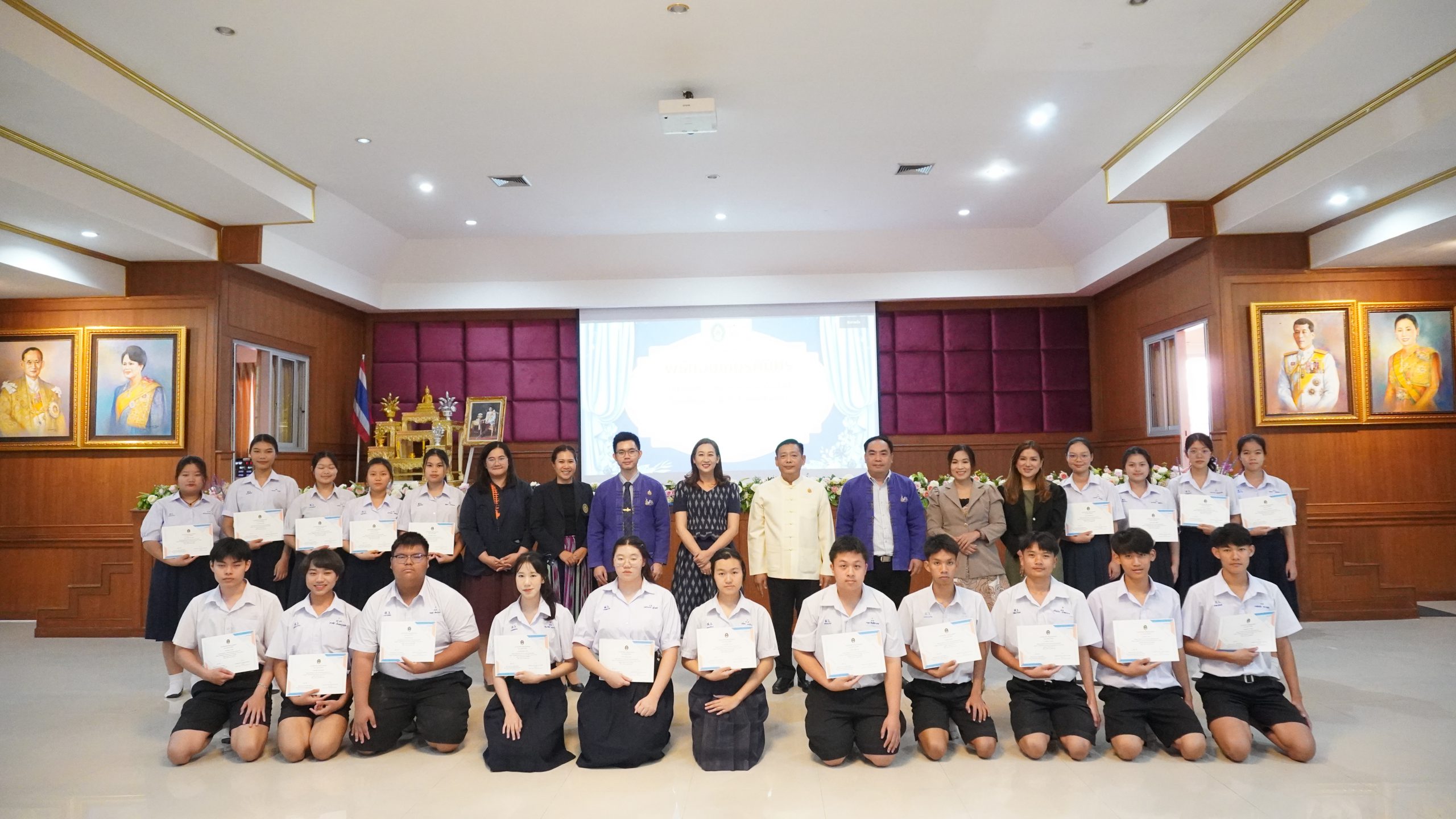 โรงเรียนสรรพวิทยาคม จัดพิธีมอบเกียรติบัตร ผู้สำเร็จหลักสูตรการเรียนการสอน ในรูปแบบธนาคารสะสมหน่วยกิต